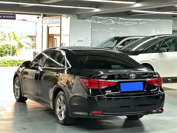 Toyota Crown 2015