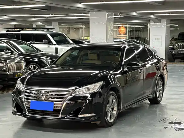 Toyota Crown 2015