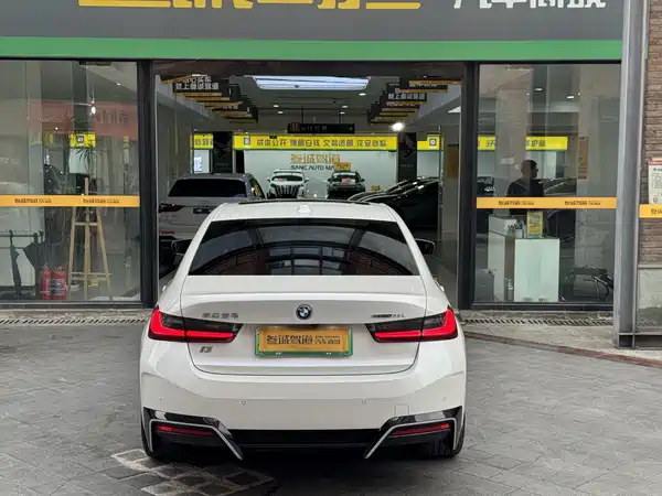 BMW i3 2024