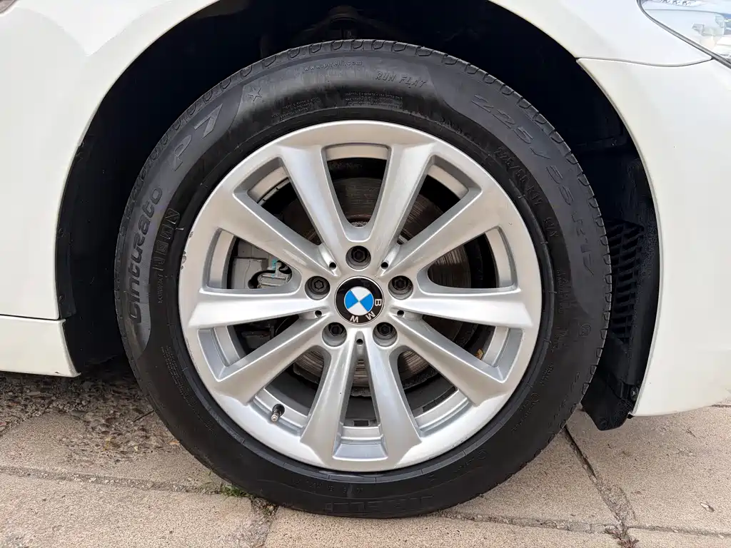 BMW 5 Series 2012 — фото 22