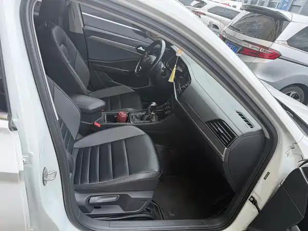 Volkswagen Sagitar 2020