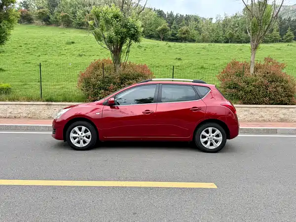 Nissan Tiida 2014