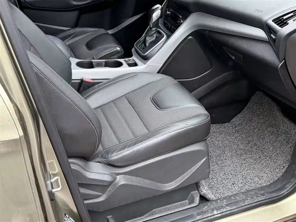Ford Kuga 2015 — фото 15