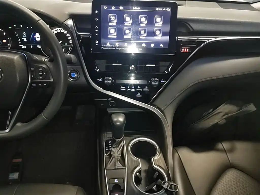 Toyota Camry 2023 — фото 13