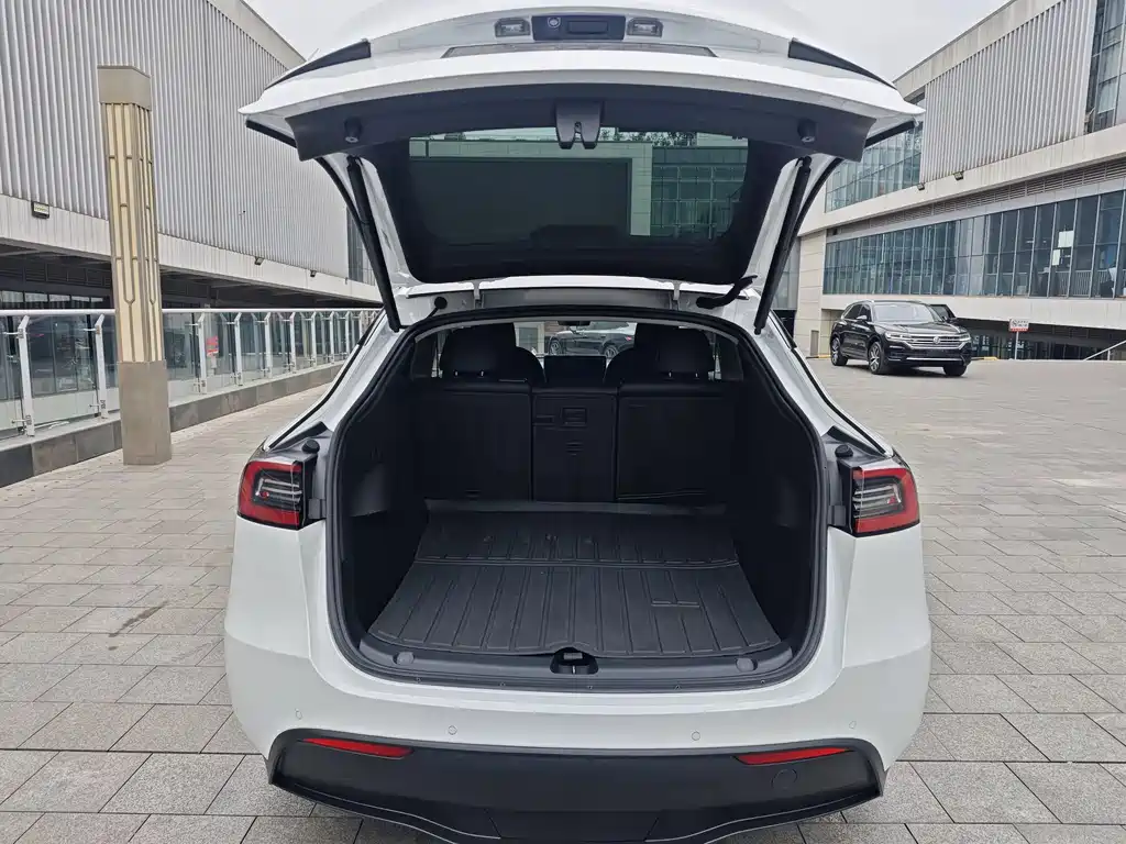 Tesla Model Y 2022 — фото 16