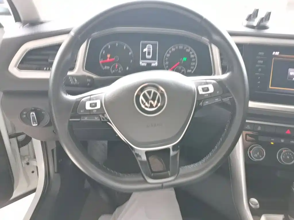 Volkswagen T-Roc 2023 — фото 11