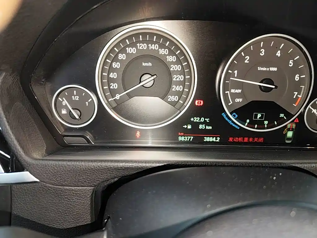BMW 3 Series 2018 — фото 12