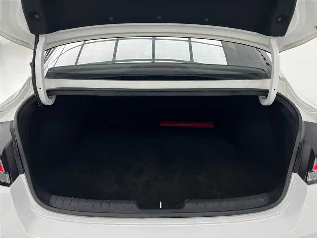 Hyundai Elantra 2023 — фото 12