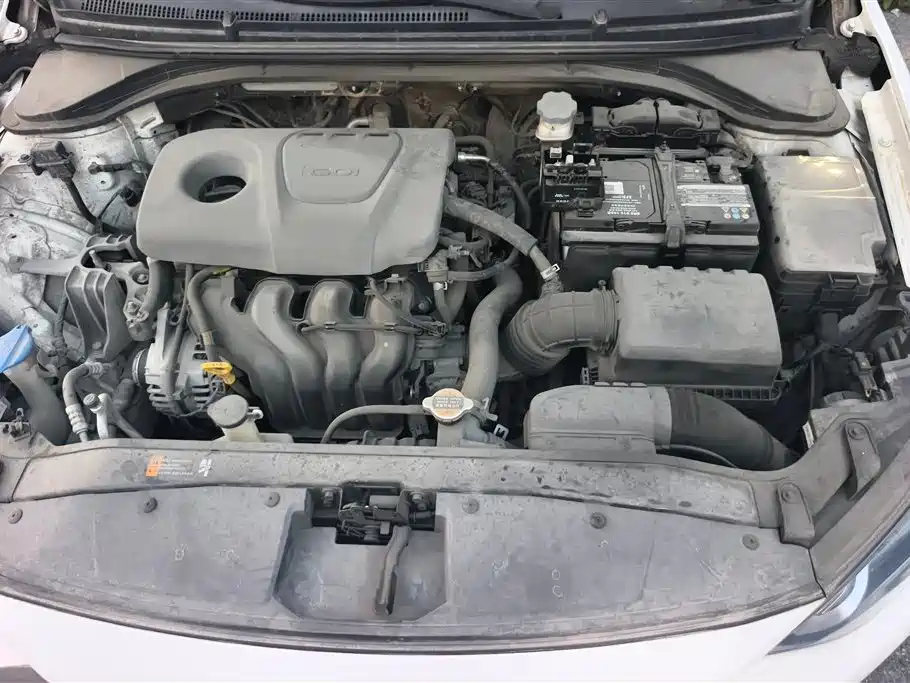 Hyundai Elantra 2018 — фото 10