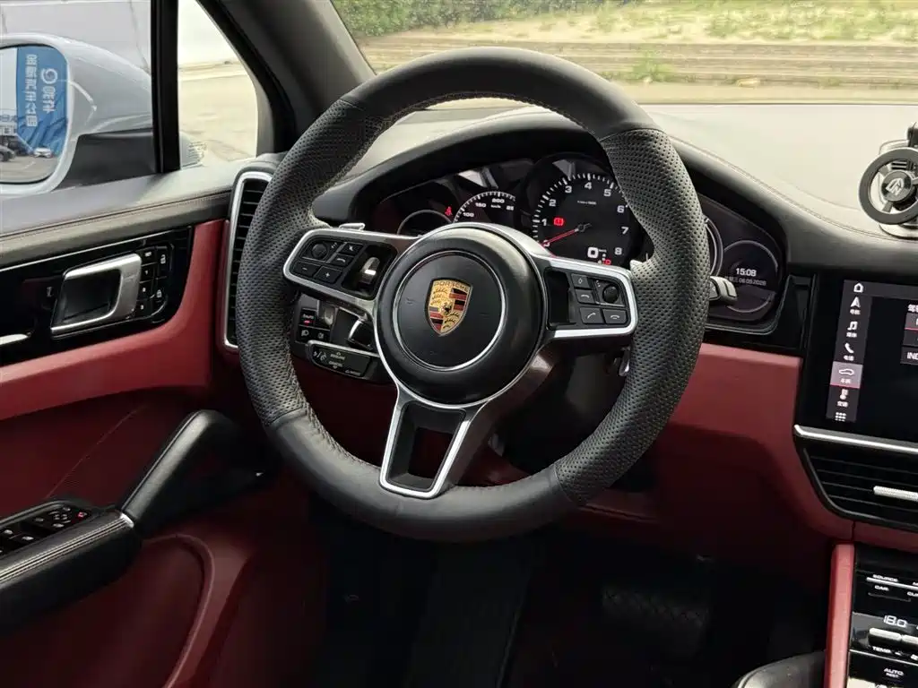 Porsche Cayenne 2021 — фото 37