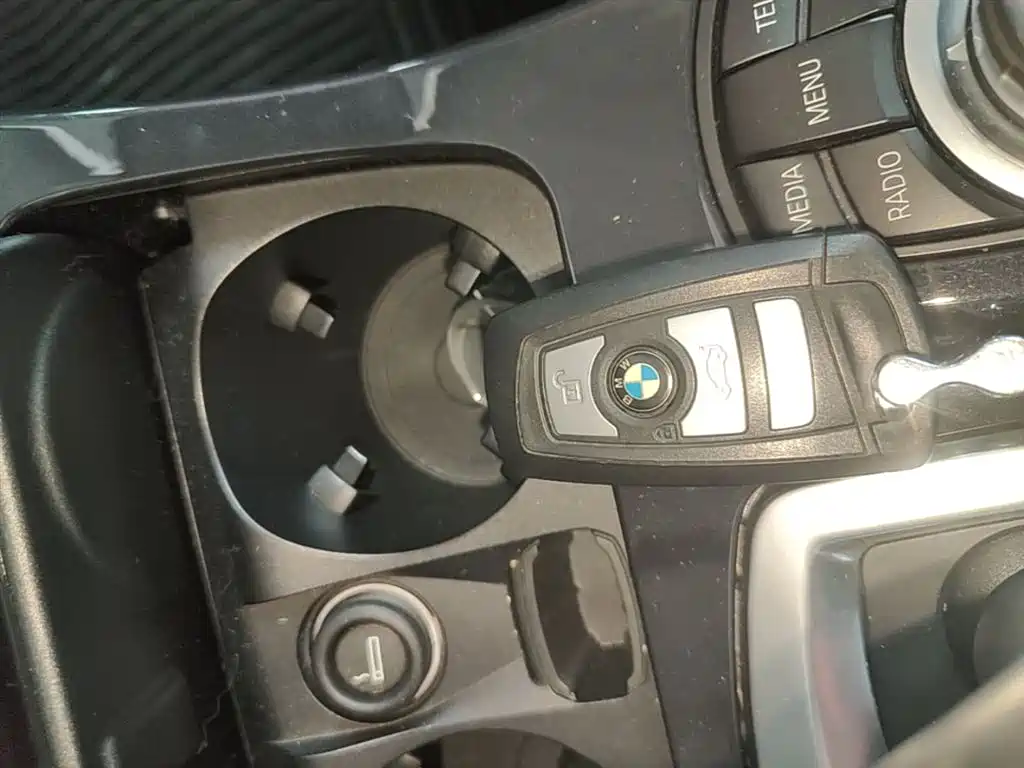 BMW 5 Series 2015 — фото 9