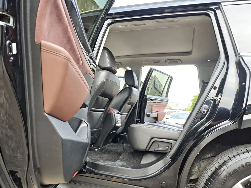 GAC Trumpchi GS8 2018 — фото 11