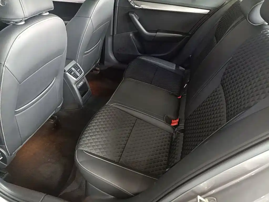 Skoda Octavia 2021 — фото 17