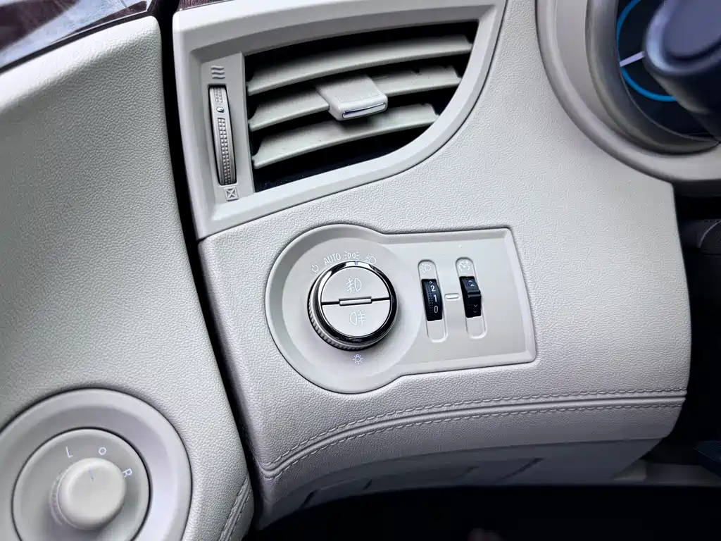 Buick LaCrosse 2014 — фото 16