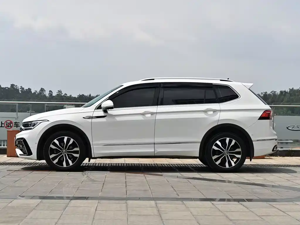 Volkswagen Tiguan L 2022 — фото 11