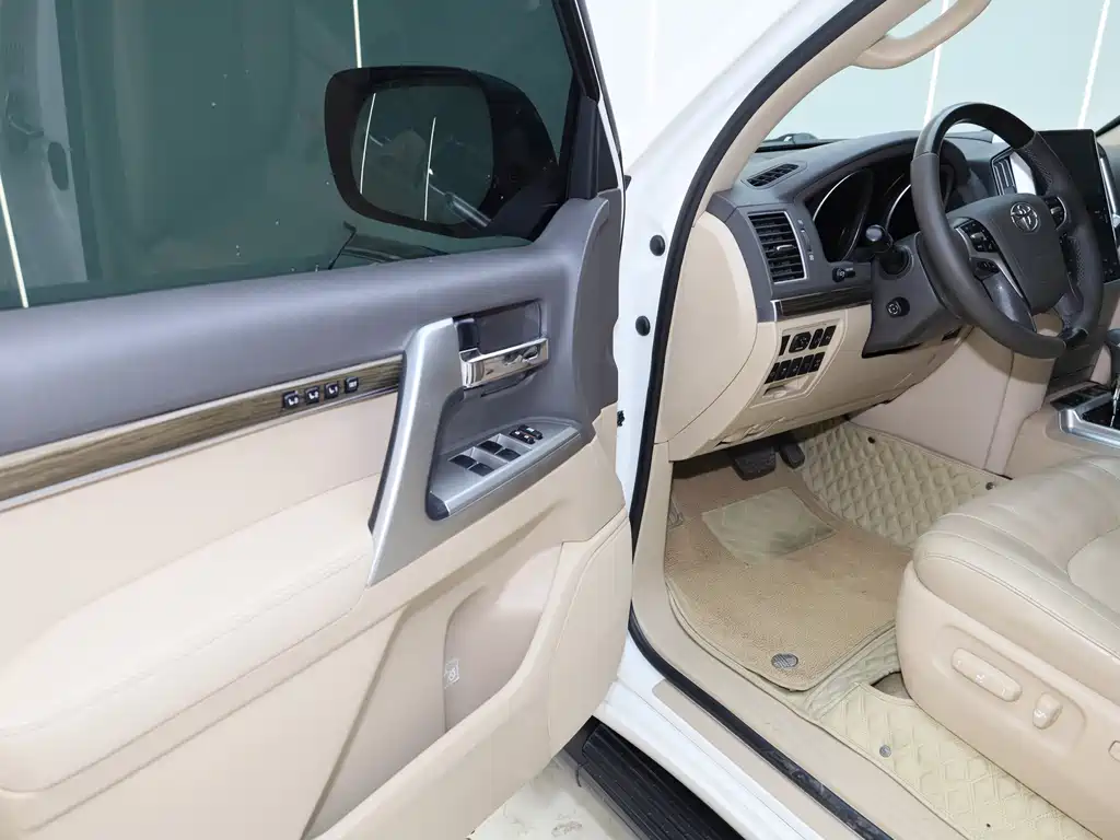 Toyota Land Cruiser 2013 — фото 26
