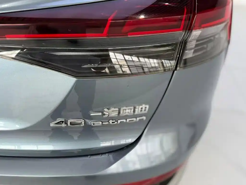 Audi Q4 E-Tron 2023 — фото 11