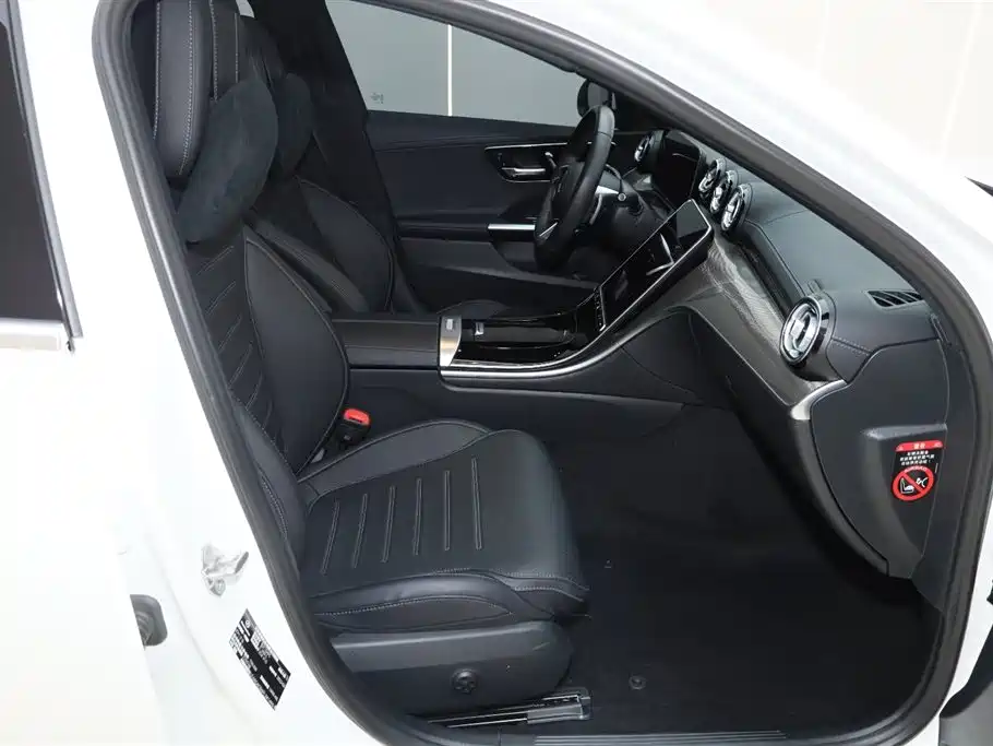 Mercedes-Benz C-Class 2023 — фото 12
