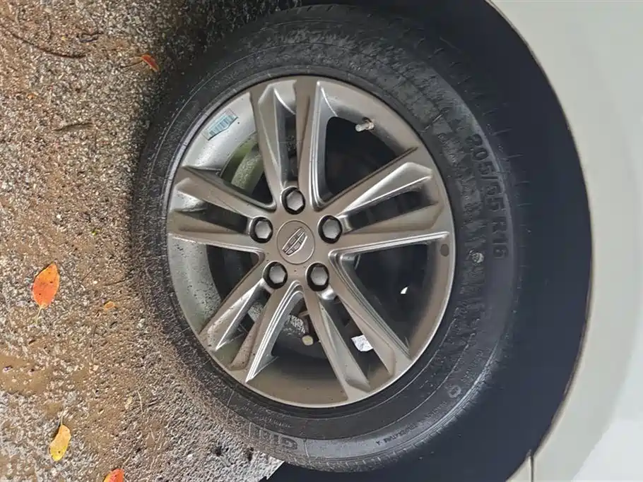 Geely Emgrand 2017