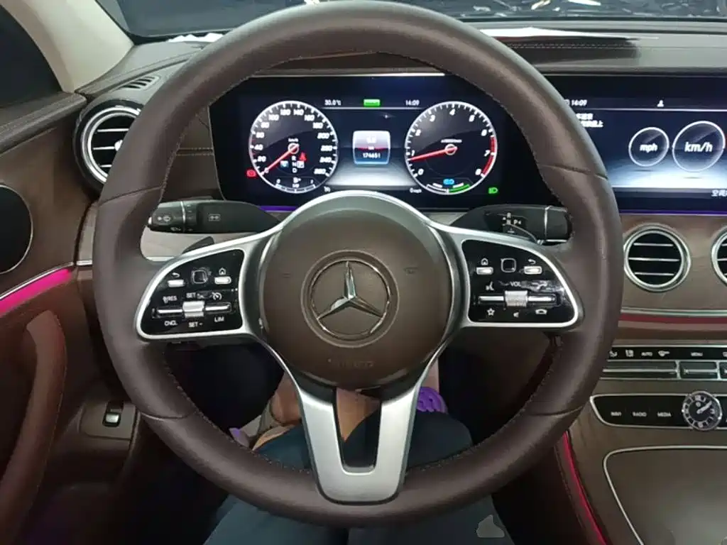 Mercedes-Benz E-Class 2020 — фото 11