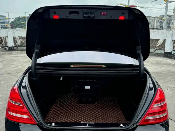 Mercedes-Benz S-Class 2011