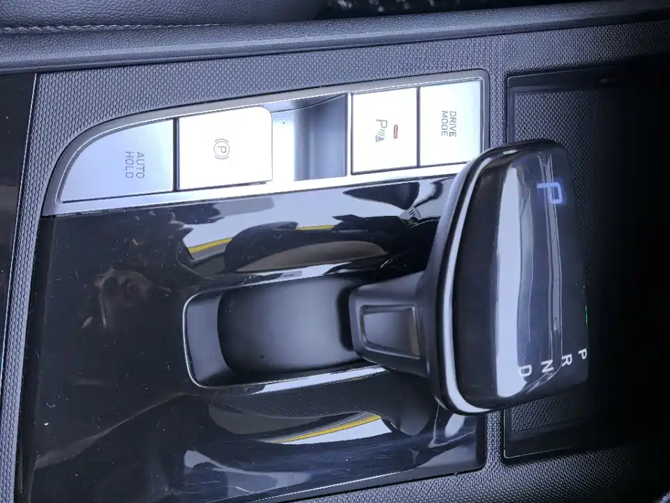 Hyundai Elantra 2023 — фото 14