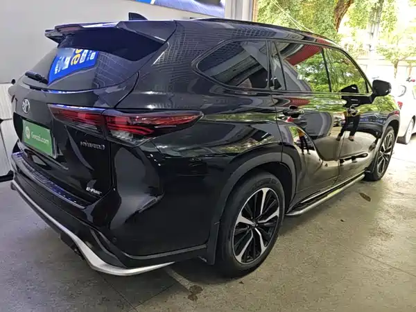 Toyota Crown Kluger 2024