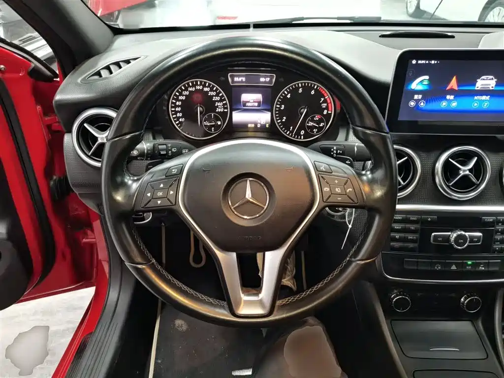 Mercedes-Benz A-Class 2015 — фото 11