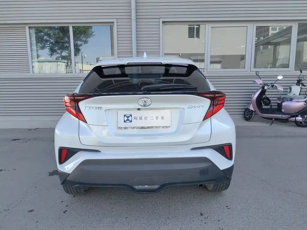 Toyota C-HR 2023 — фото 4