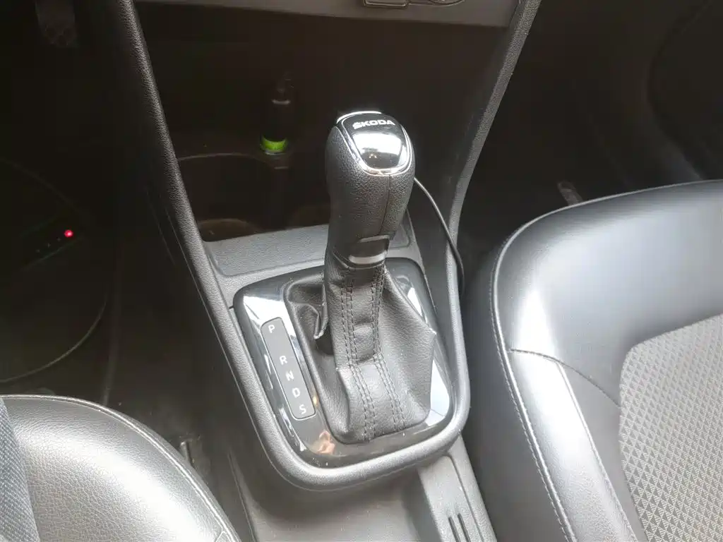 Skoda Rapid Spaceback 2014 — фото 14