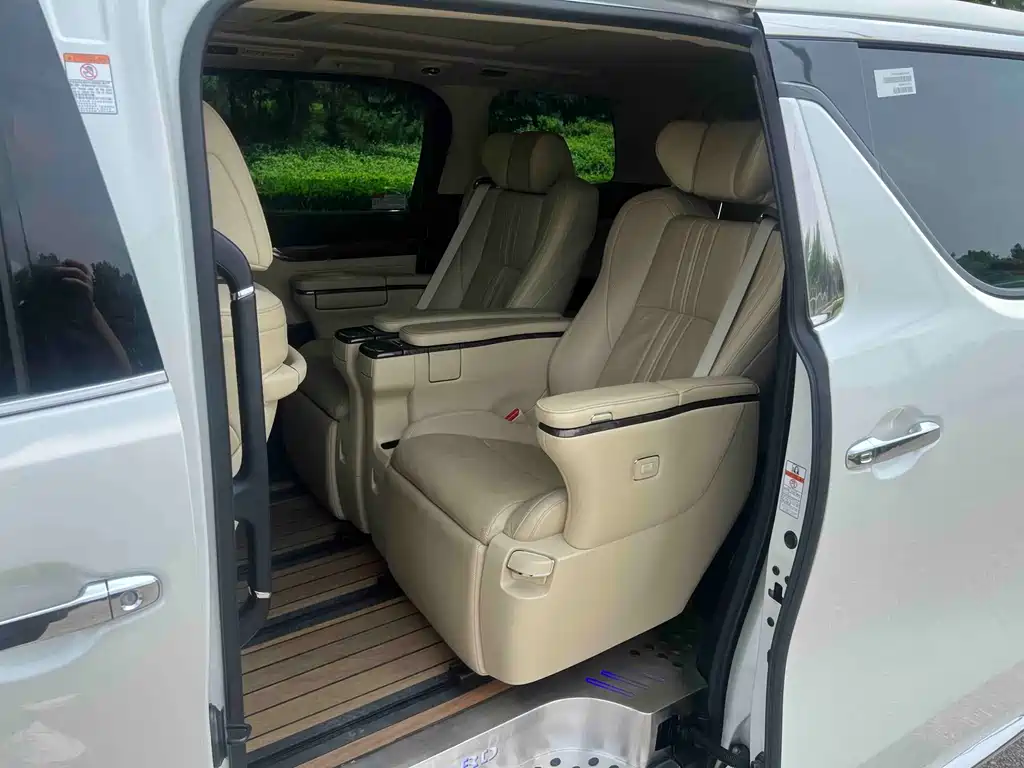 Toyota Alphard 2021