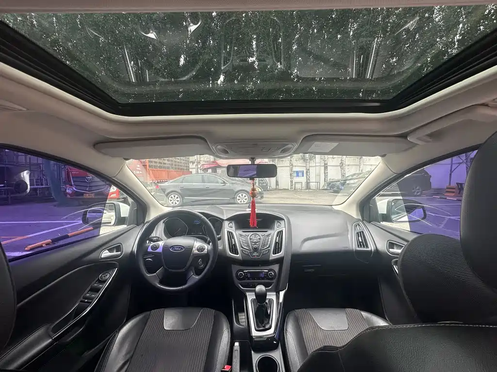 Ford Focus 2015 — фото 17