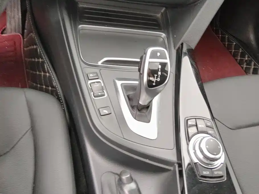 BMW 3 Series 2017 — фото 16