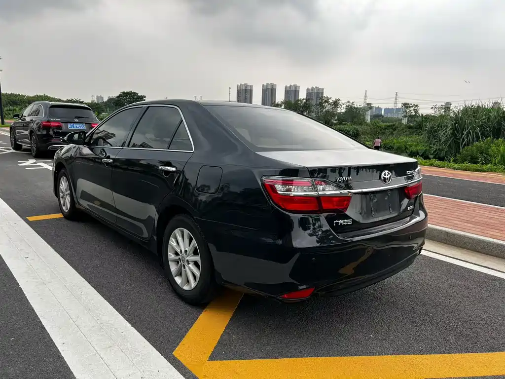 Toyota Camry 2017 — фото 7