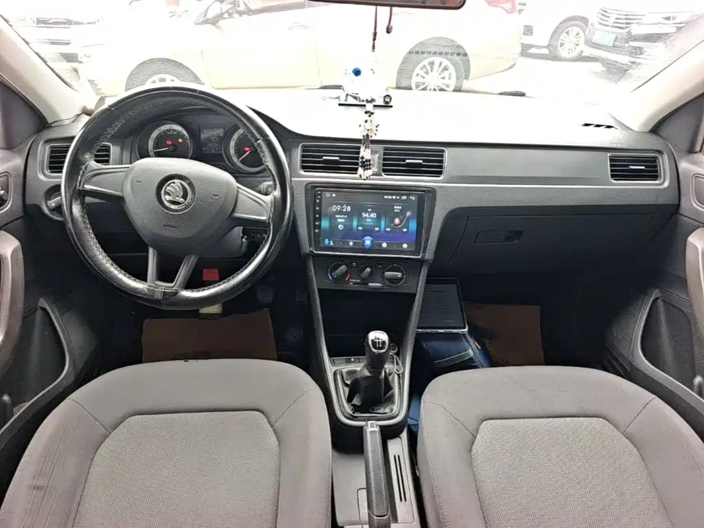 Skoda Rapid Spaceback 2019 — фото 10