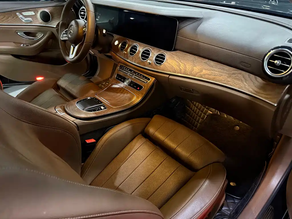 Mercedes-Benz E-Class 2019 — фото 15