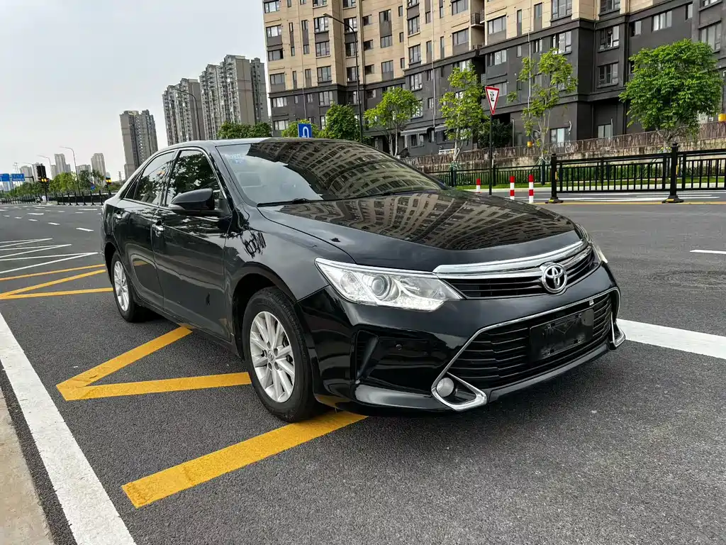 Toyota Camry 2017 — фото 3