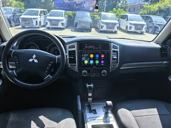 Mitsubishi Pajero 2017