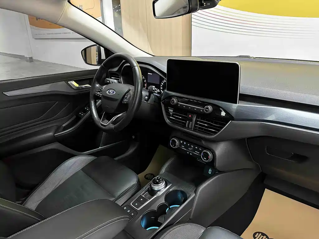 Ford Fox Active 2020 — фото 10