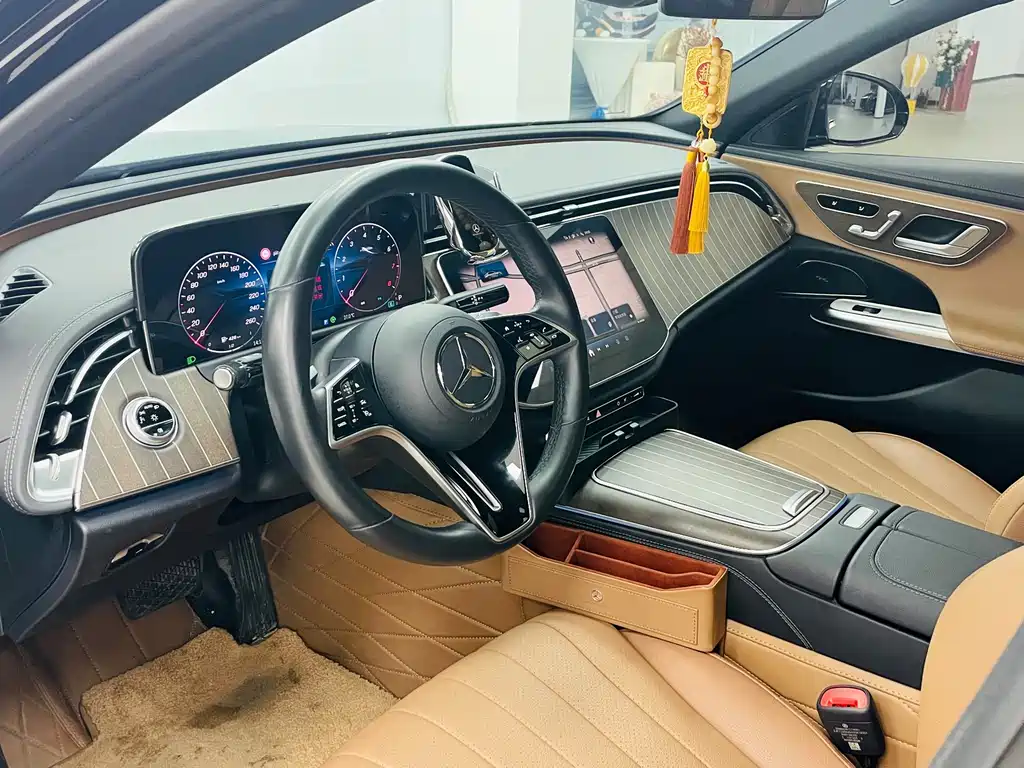 Mercedes-Benz E-Class 2024 — фото 10