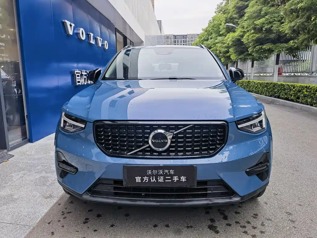 Volvo XC40 2023 — фото 2
