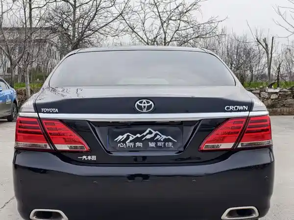 Toyota Crown 2013