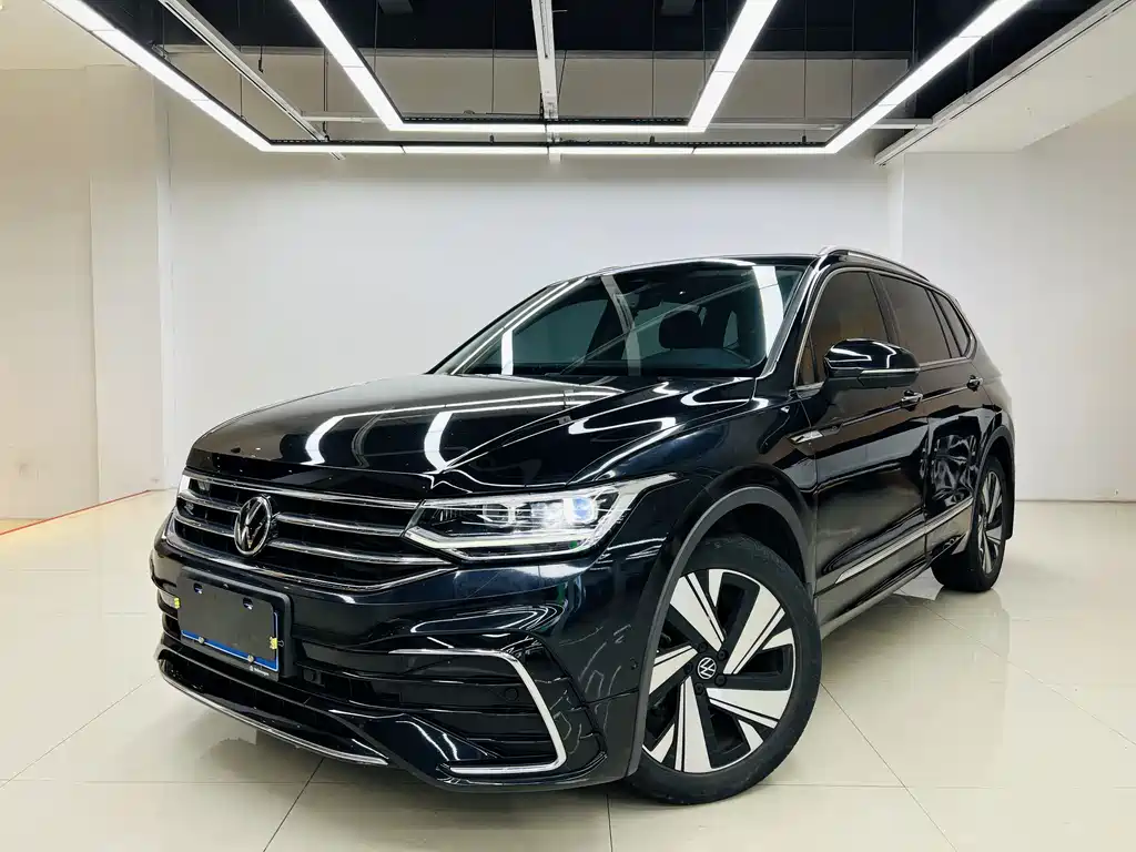 Volkswagen Tiguan L 2023 — фото 1