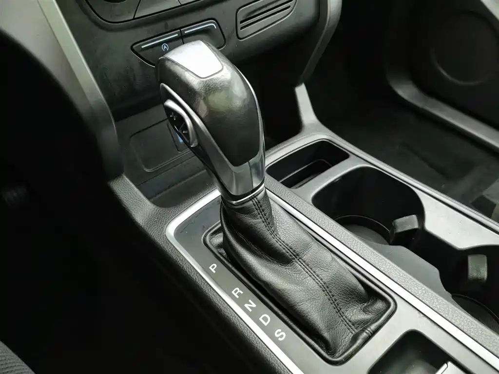 Ford Kuga 2020 — фото 13
