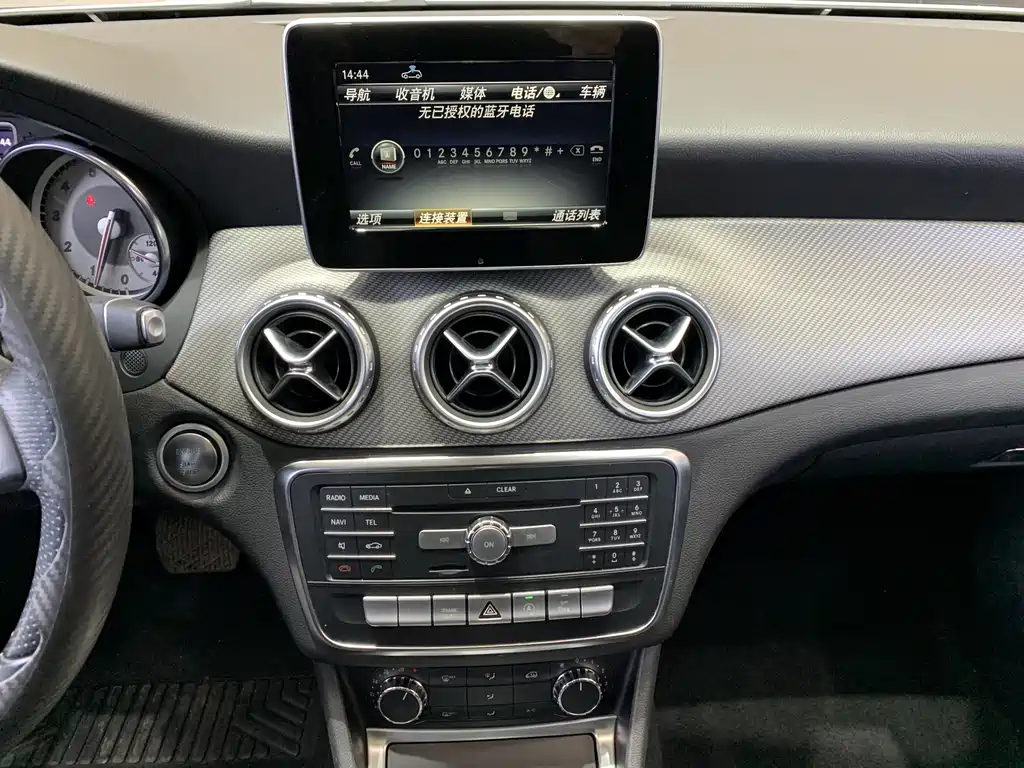 Mercedes-Benz GLA 2017 — фото 14