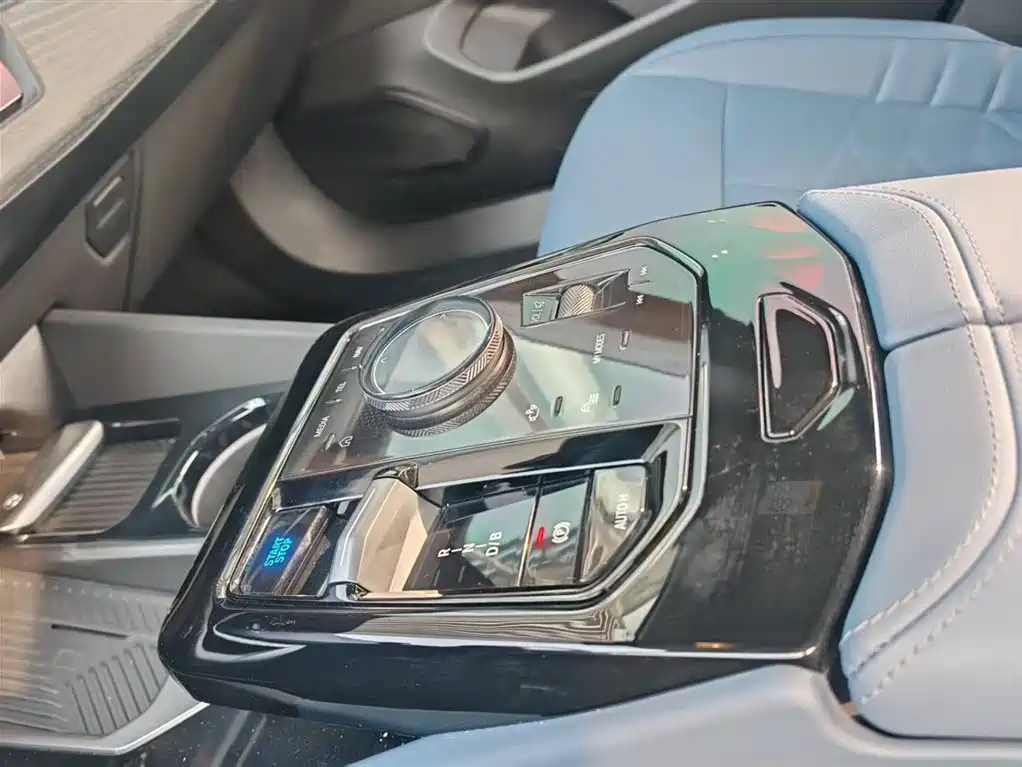BMW i5 2025 — фото 10