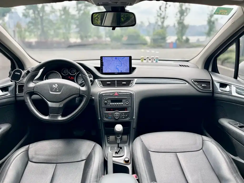 Peugeot 308 2014 — фото 10