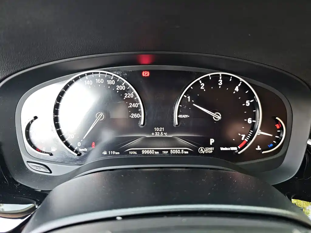 BMW 5 Series 2017 — фото 10
