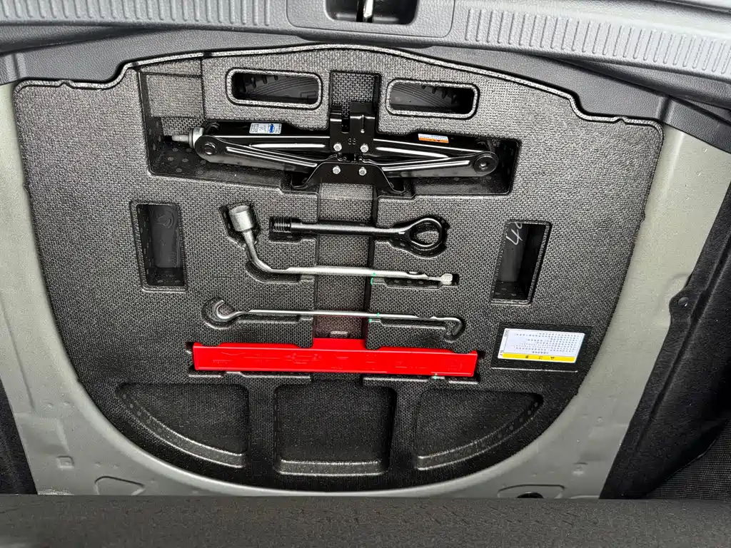 Toyota Camry 2025 — фото 23