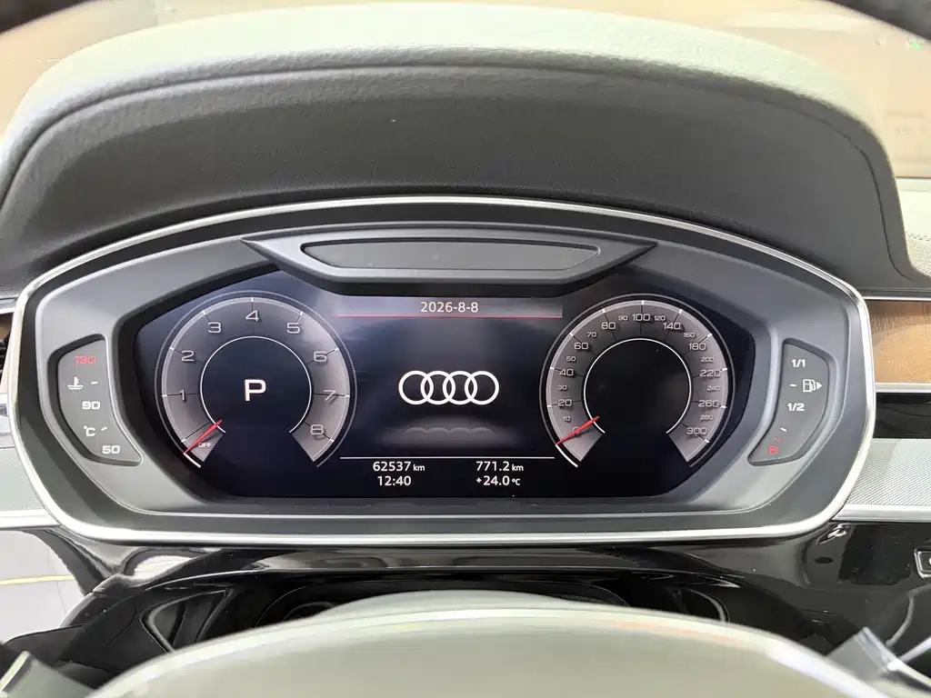 Audi A8 2019 — фото 26